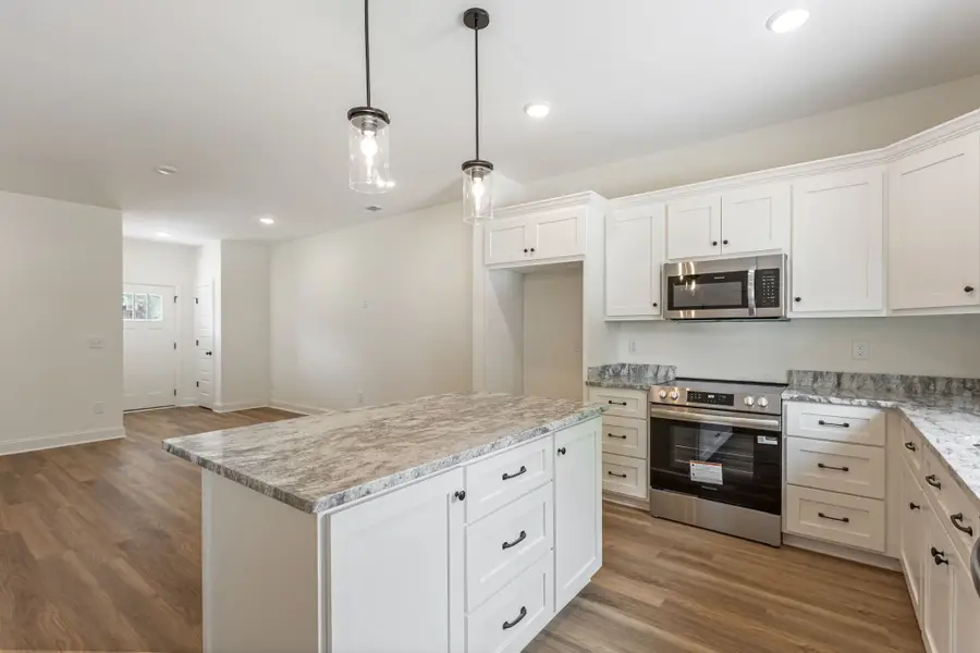 410 Hatcher Ln, Columbia, TN 38401 - Image #2