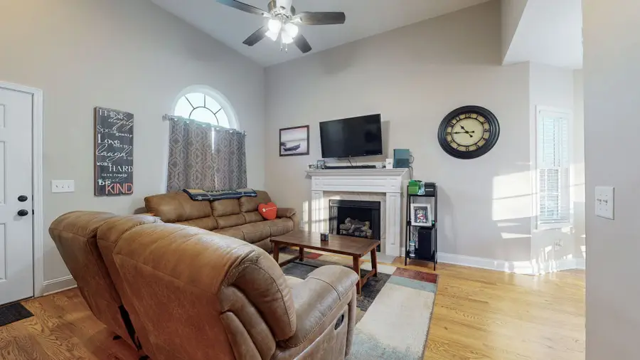 375 Misty Dr, Pleasant View, TN 37146 - Image #2