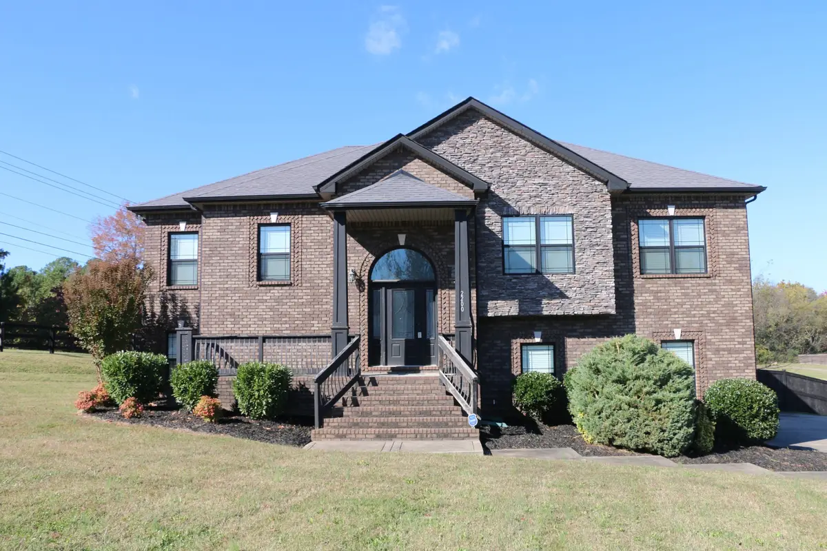 2200 Ellington Gait Dr, Clarksville, TN 37043 - Image #1