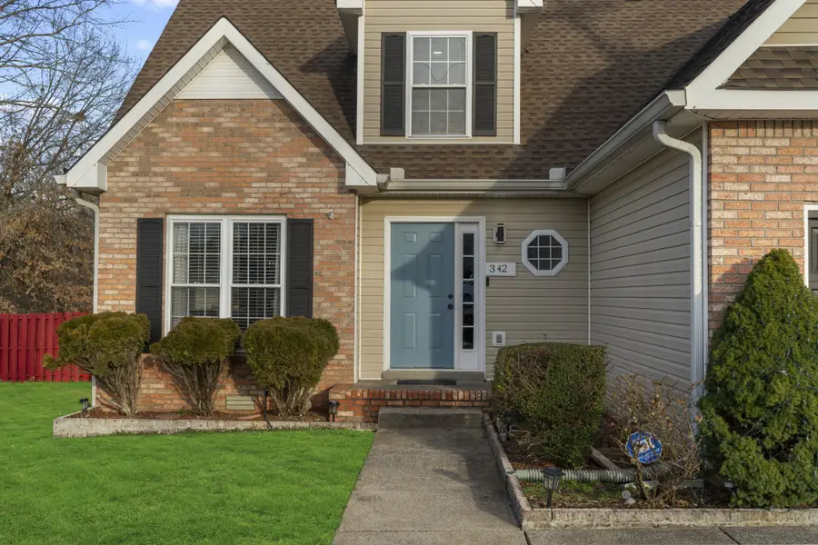 342 Broadmore Dr, Clarksville, TN 37042 - Image #2