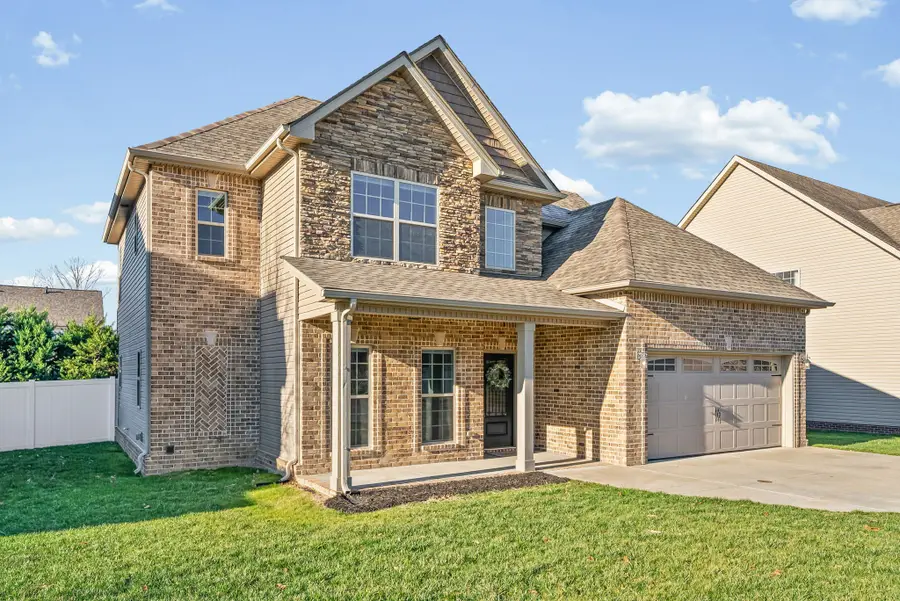 676 Richards Dr, Clarksville, TN 37043 - Image #2