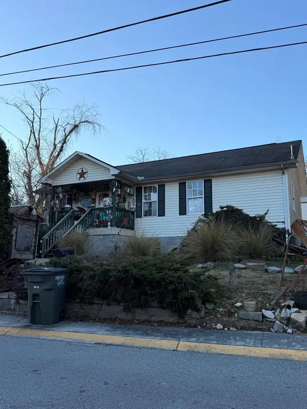 7 N Carter St, Sparta, TN 38583