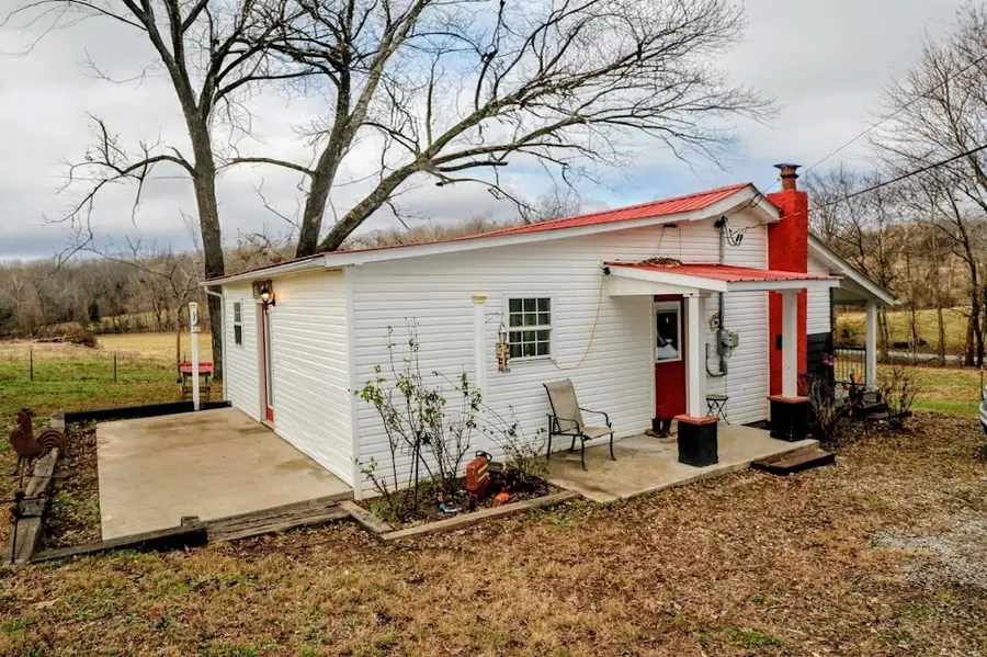 290 Sine Ln, Erin, TN 37061 - Image #3