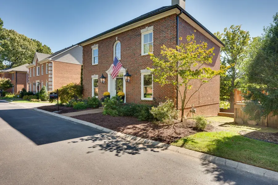 65 Ravenwood Hills Cir, Nashville, TN 37215 - Image #2