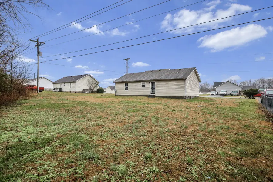 106 Kristen Dr, Lafayette, TN 37083 - Image #2