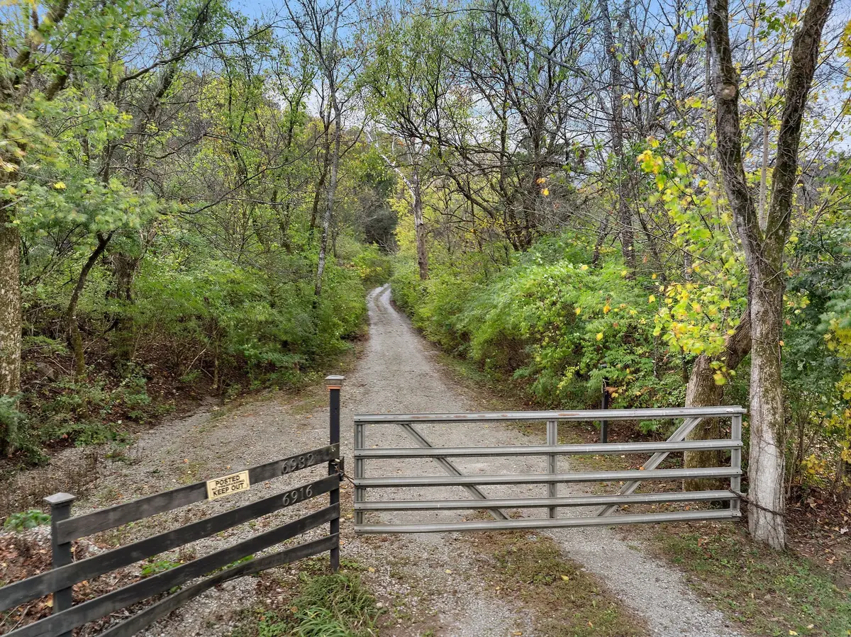 6916 River Road Pike, Nashville, TN 37209 - Image #1