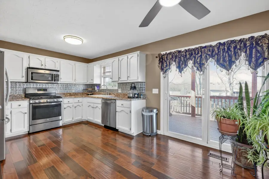 105 Hunterwood Dr, White House, TN 37188 - Image #2