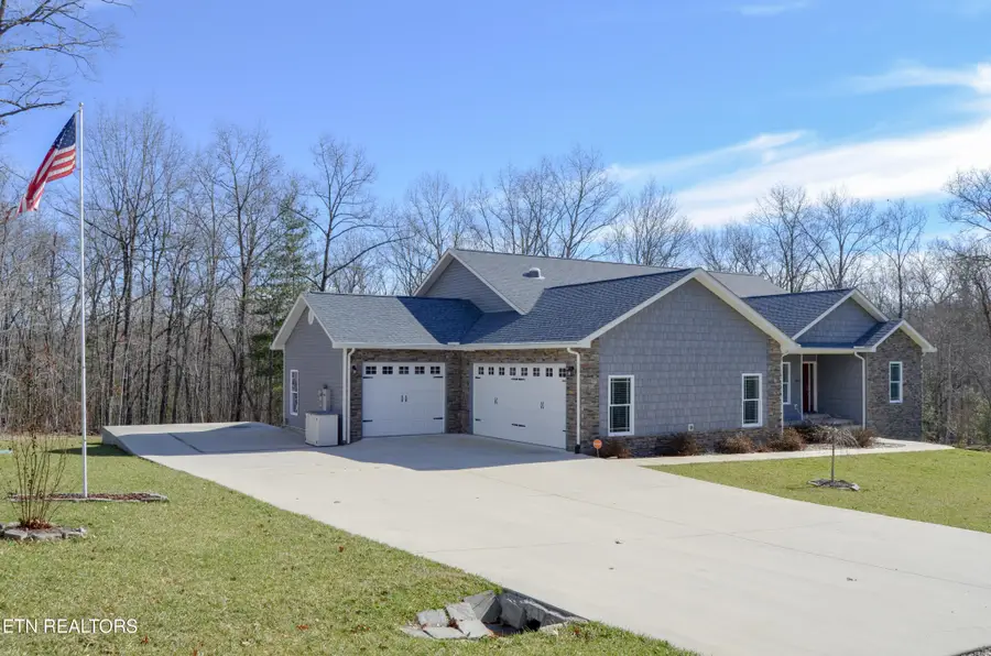 380 Mountain Preserve Pkwy, Crab Orchard, TN 37723 - Image #2