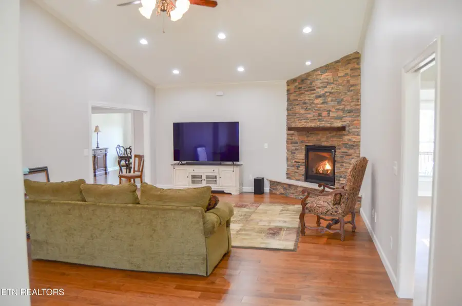 380 Mountain Preserve Pkwy, Crab Orchard, TN 37723 - Image #3