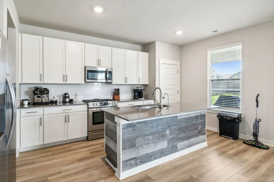 1001 Ewell Farm Cir, Spring Hill, TN 37174 - Image #2