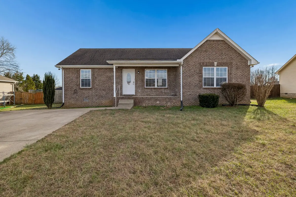 136 Thacker Dr, Portland, TN 37148 - Image #1