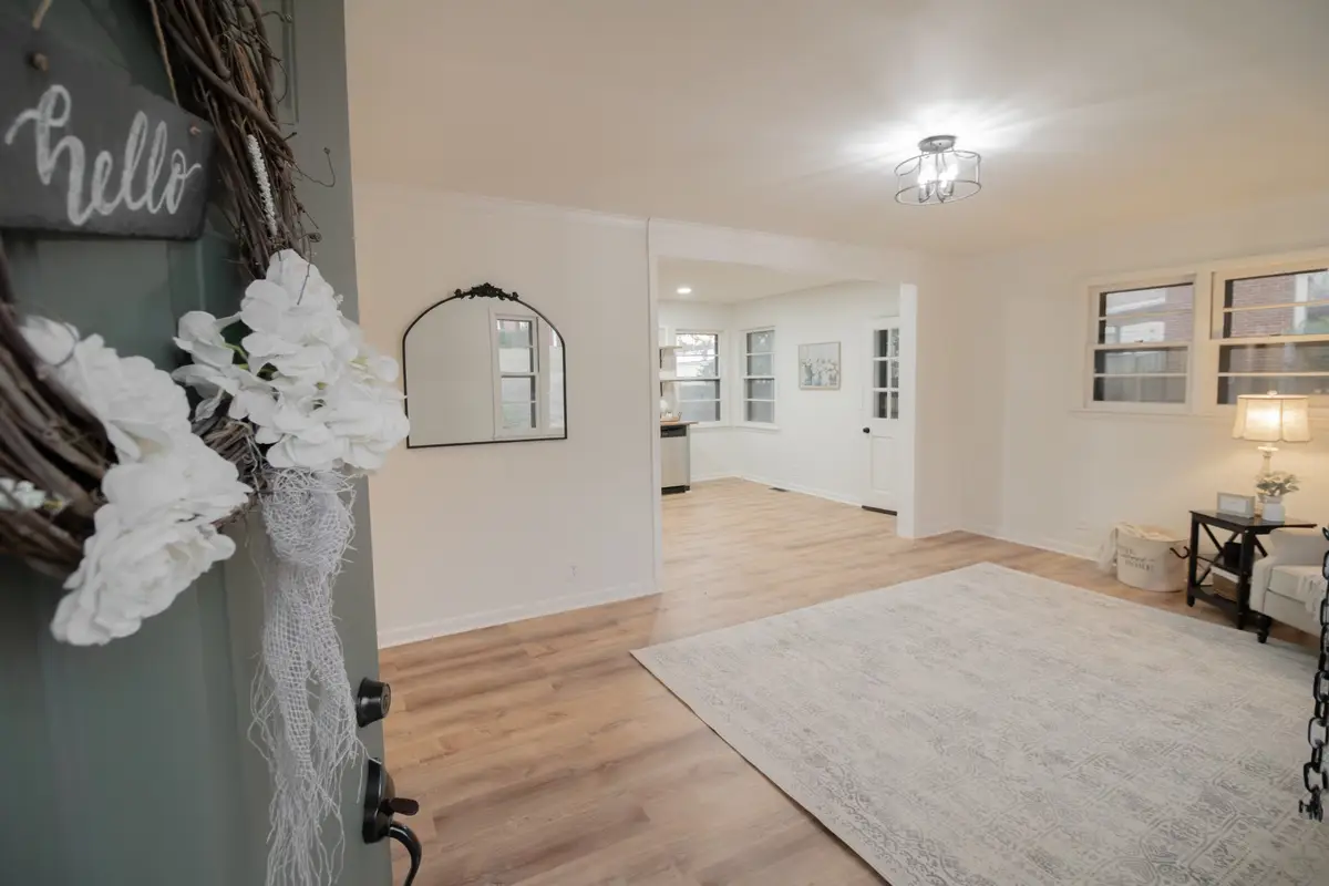 2907 Dunmore Dr, Nashville, TN 37214 - Image #1