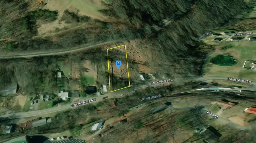 327 Independence Ave, Mount Carmel, TN 37645 - #3