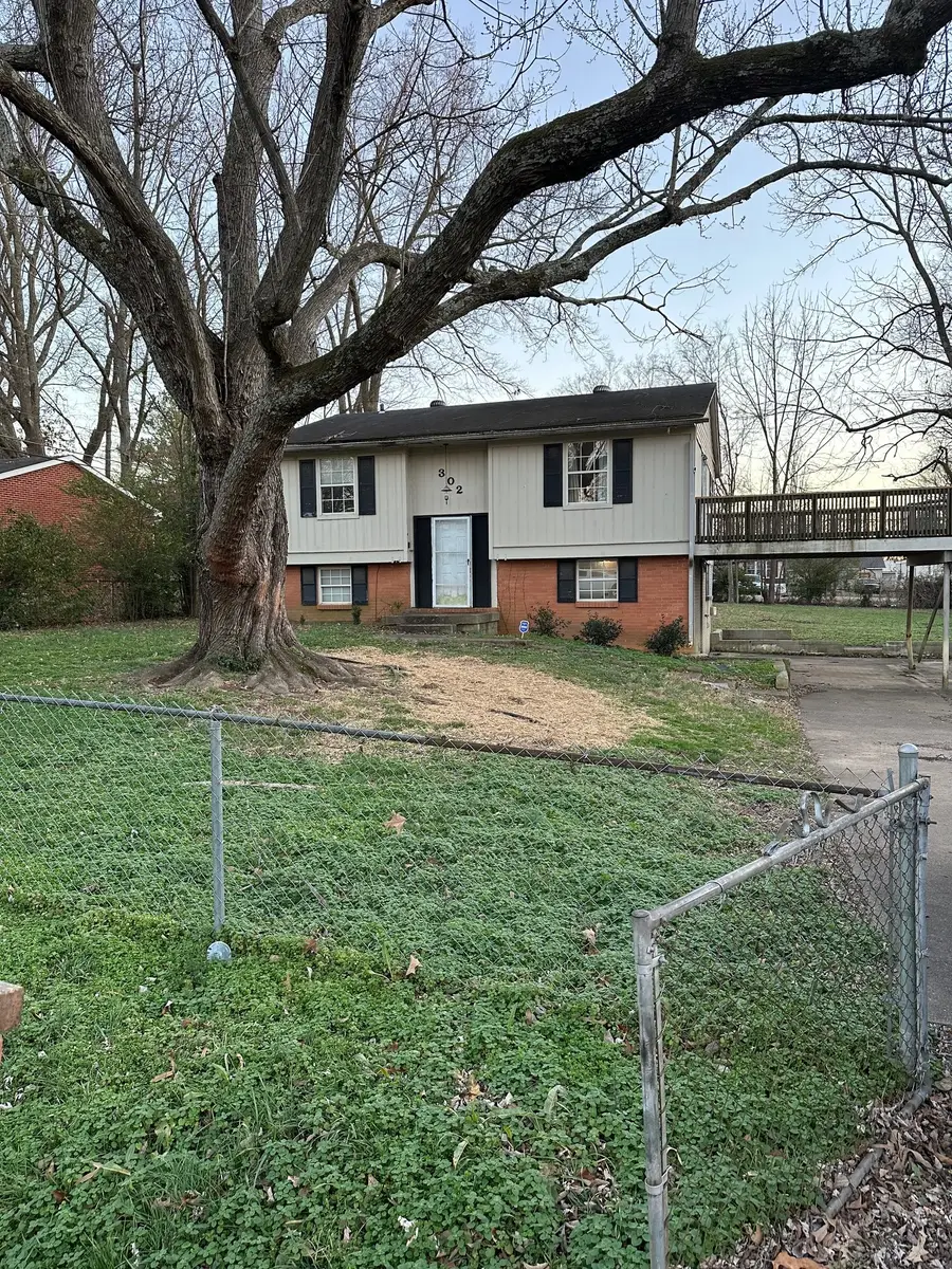 302 Plantation Dr, Clarksville, TN 37042 - Image #2