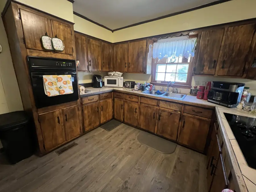 65 Walnut St, Savannah, TN 38372 - Image #2