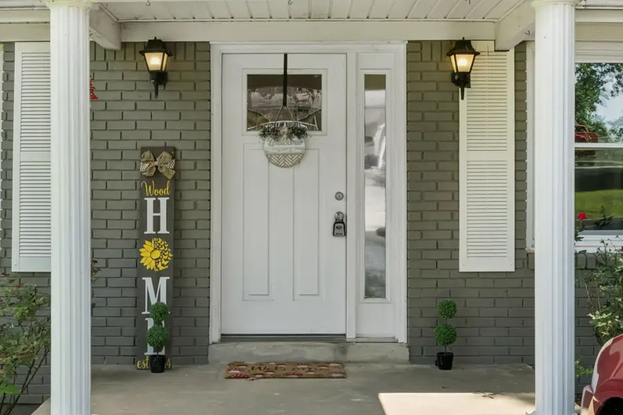 630 Lakeview Cir, Tennessee Ridge, TN 37178 - Image #3