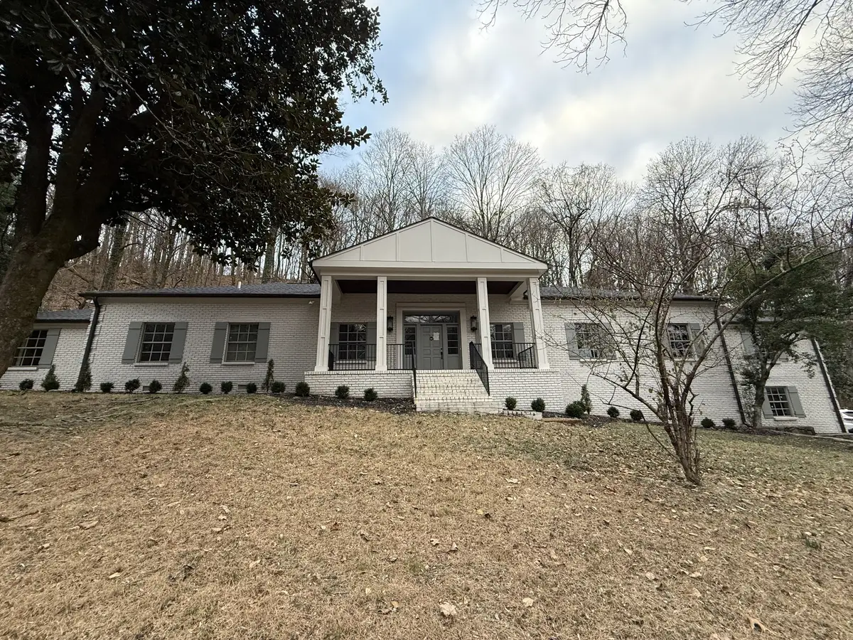 1125 Chickering Park Dr, Nashville, TN 37215 - Image #1