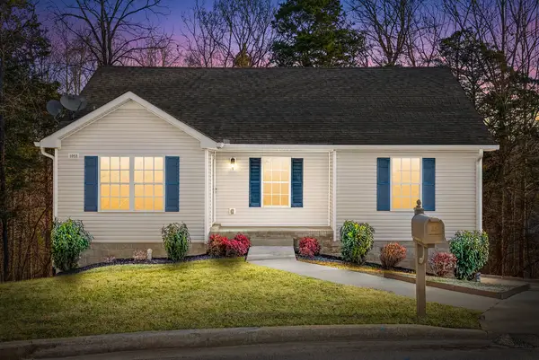 1053 Red Apple Ct, Clarksville, TN 37040