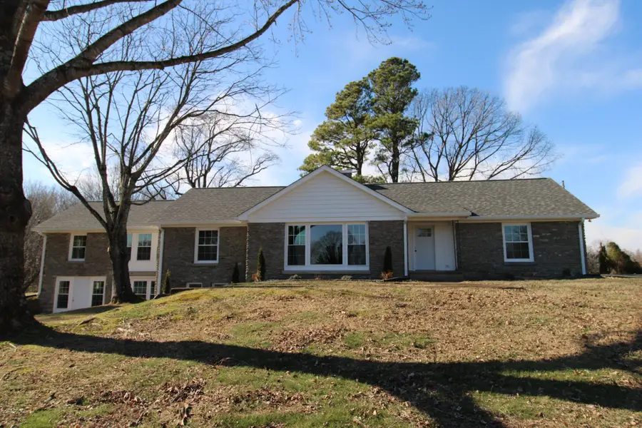 605 Ellington Dr, Lafayette, TN 37083 - Image #2