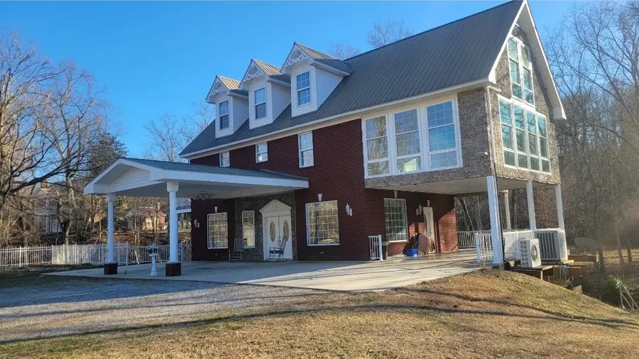 397 Bluff Springs Rd, McMinnville, TN 37110 - Image #2