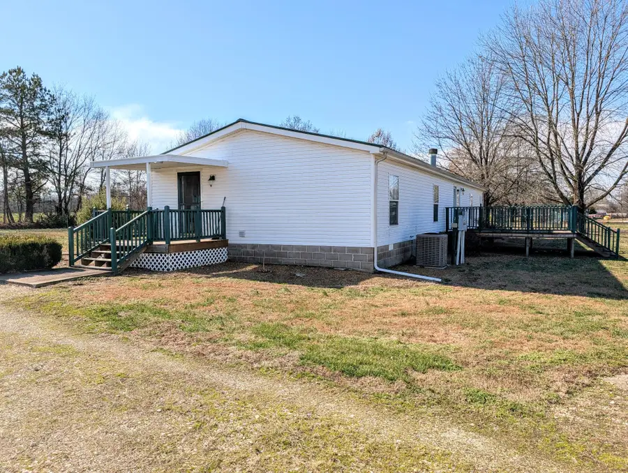 875 Brown Rd, Paris, TN 38242 - Image #2