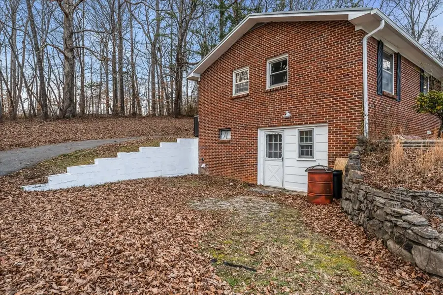 218 Lakeshore Dr, McMinnville, TN 37110 - Image #3