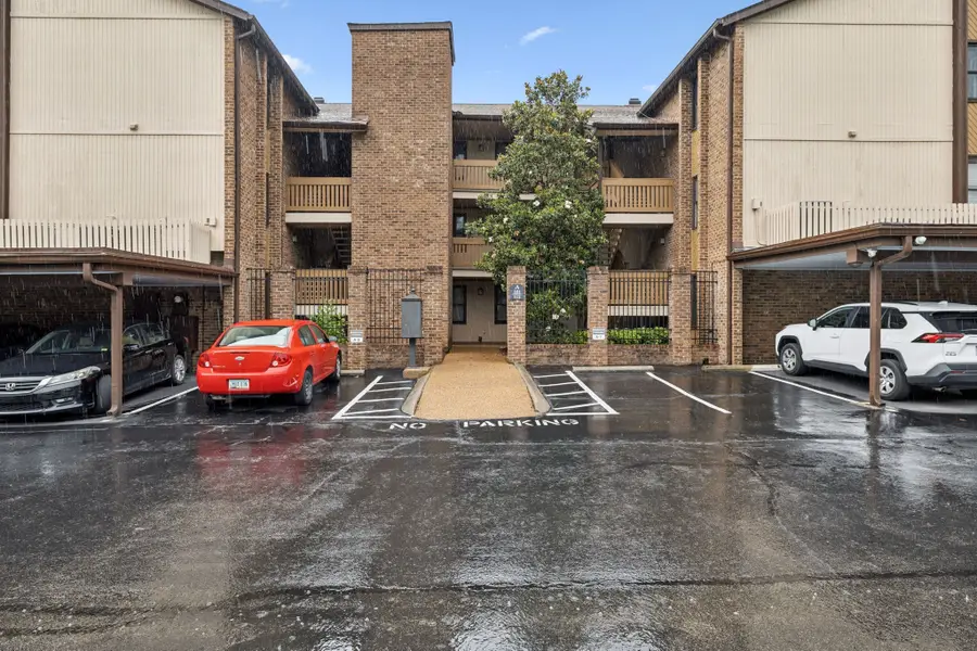 101 Hillsboro Pl, Nashville, TN 37215 - Image #2