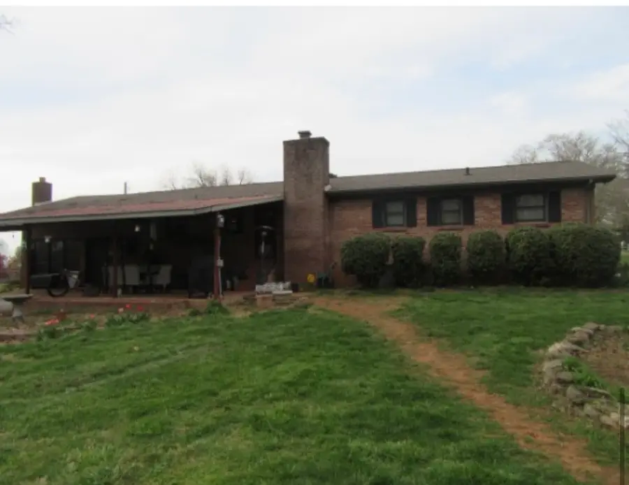 205 Houghton Dr, Winchester, TN 37398 - Image #2