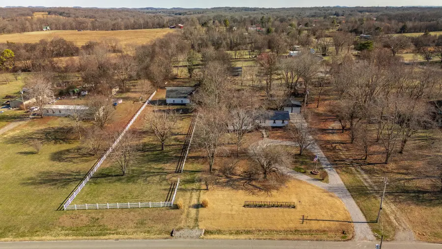 895 Harsh Ln, Castalian Springs, TN 37031 - #2