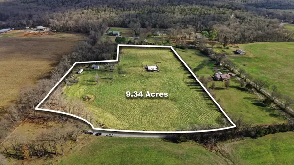640 Dotson Cemetery Rd, Decherd, TN 37324