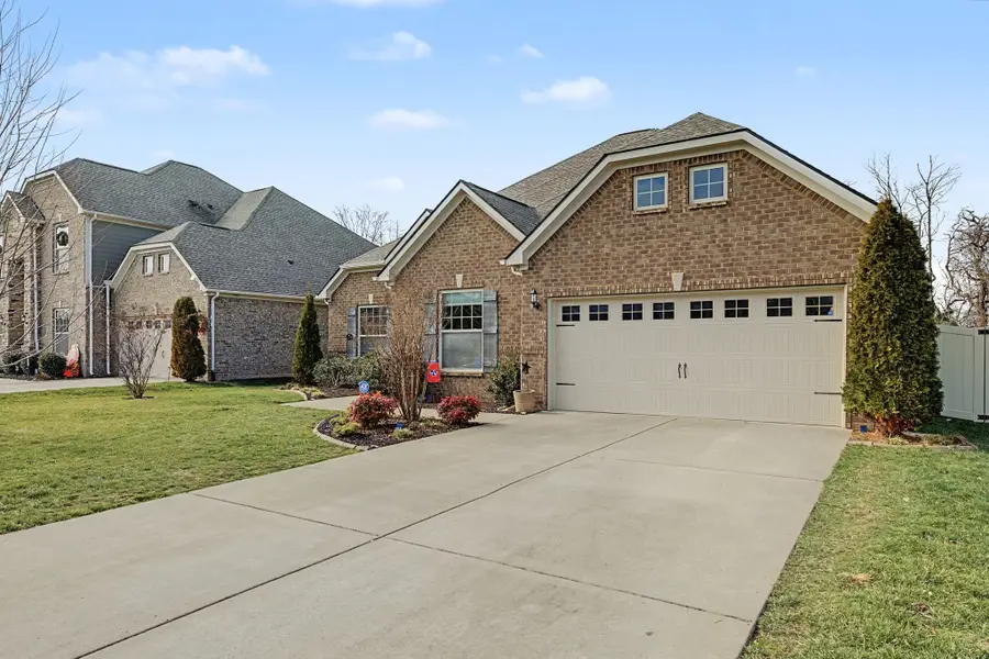 1639 Burrows Ave, Murfreesboro, TN 37129 - #2