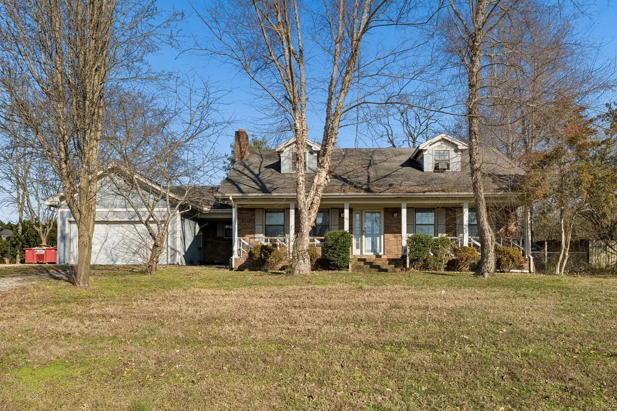 1119 Peninsula Dr, Gallatin, TN 37066 - Image #1