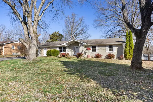 1612 Whippoorwill Dr, Lawrenceburg, TN 38464