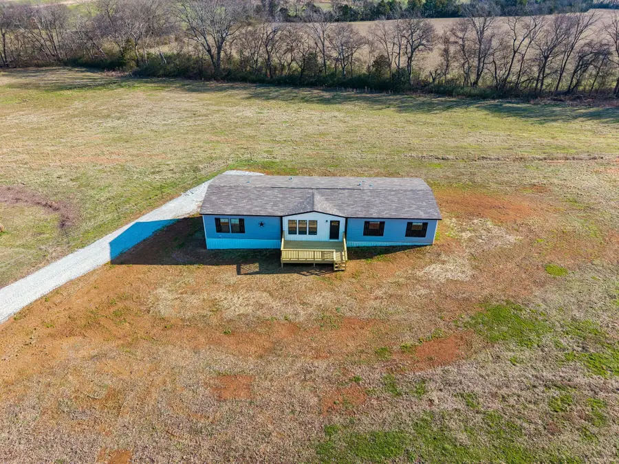 1053 Buncombe Rd, Belvidere, TN 37306 - Image #2