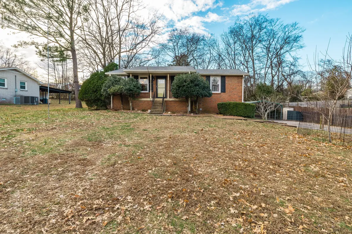 107 Lynn Dr, Hendersonville, TN 37075 - Image #1