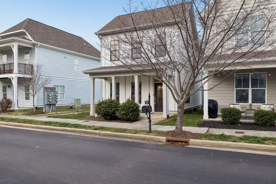 732 Cottage Park Dr, Nashville, TN 37207 - Image #2