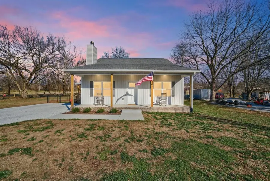 120 Melrose St, McEwen, TN 37101 - #3