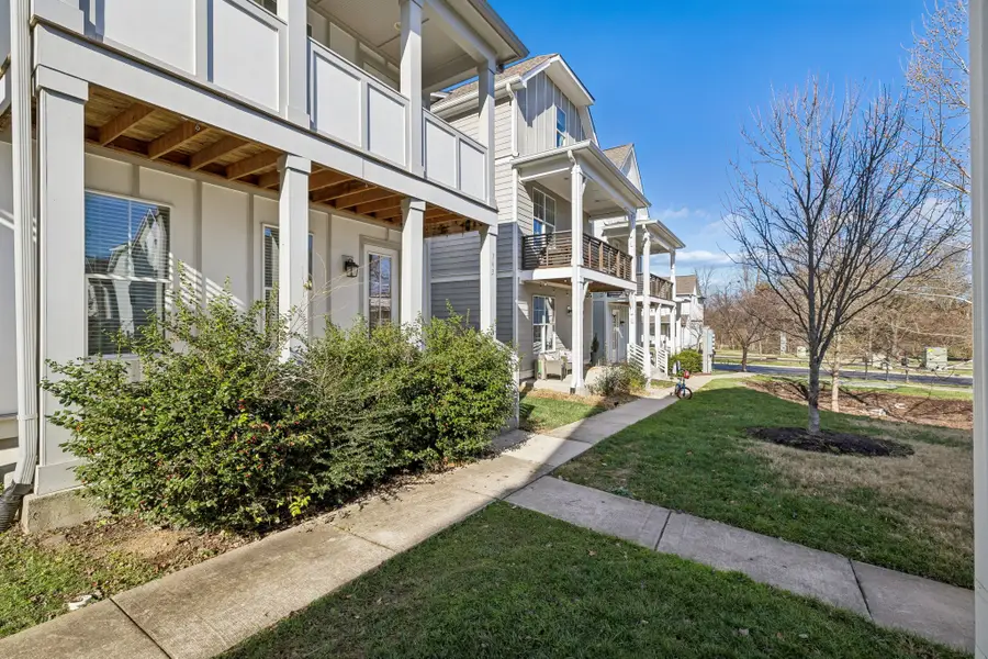 743 Cottage Park Dr, Nashville, TN 37207 - Image #2