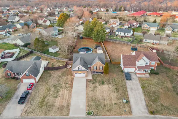 275 Shadyside Ln, Clarksville, TN 37043