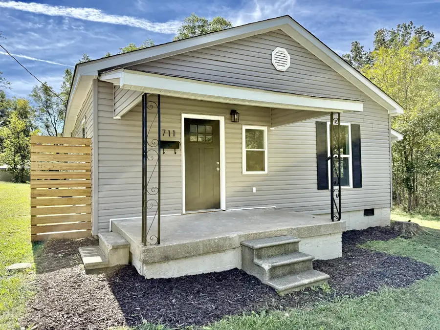 711 Gwen St, Paris, TN 38242 - #3