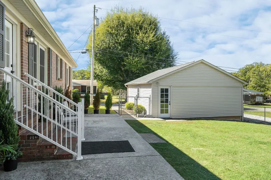 108 James St, McMinnville, TN 37110 - Image #2