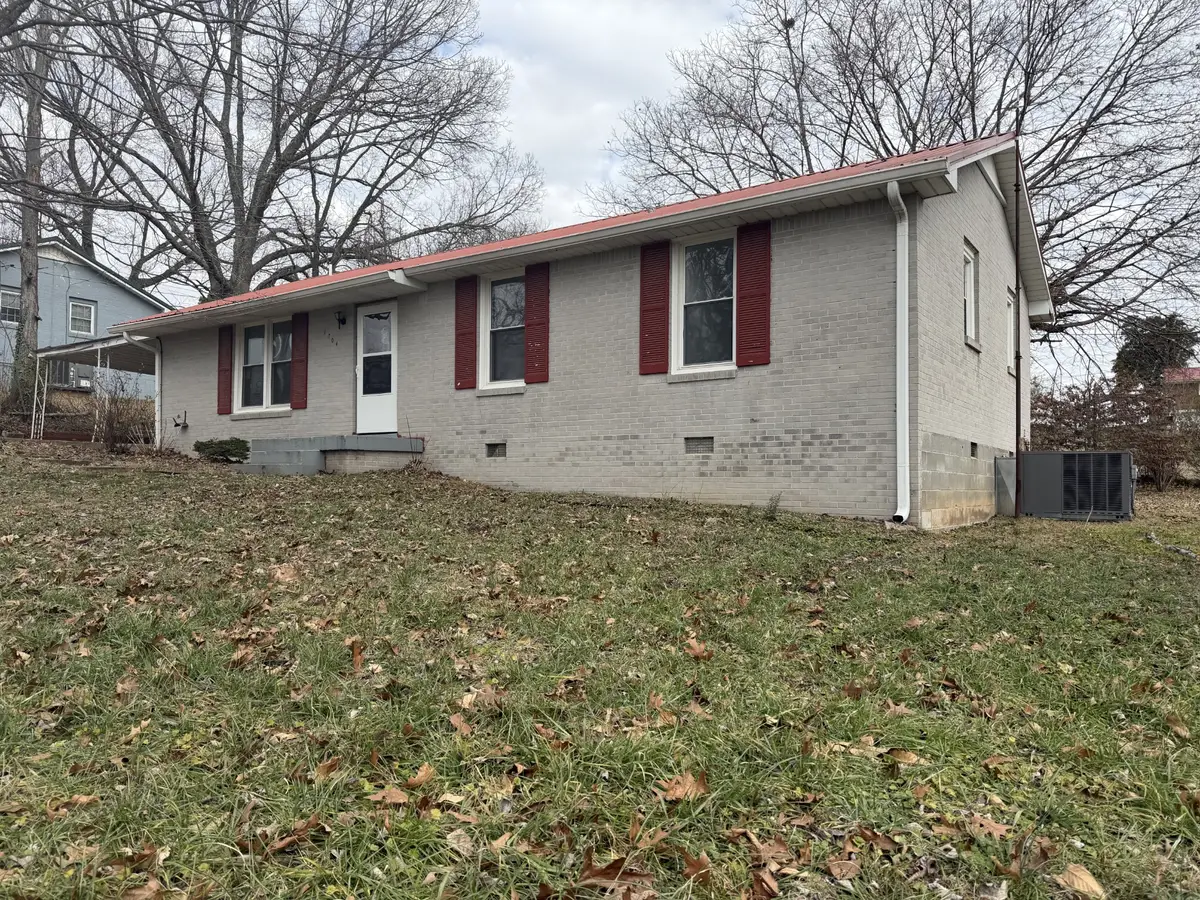 1704 Walnut Ave, Lawrenceburg, TN 38464 - Image #1