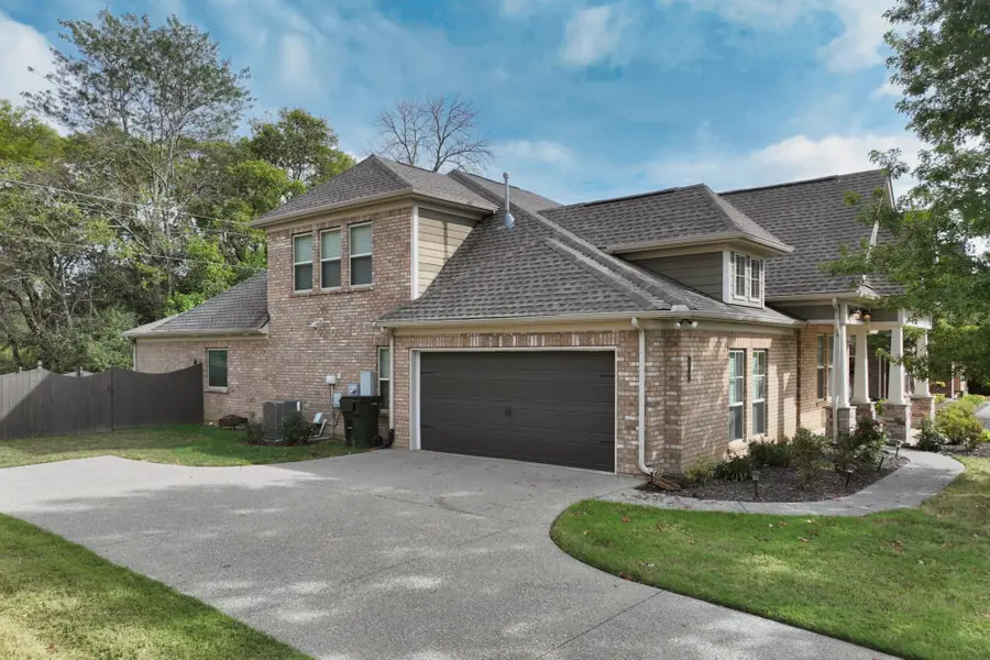 249 Blackthorn Ln, Gallatin, TN 37066 - Image #2