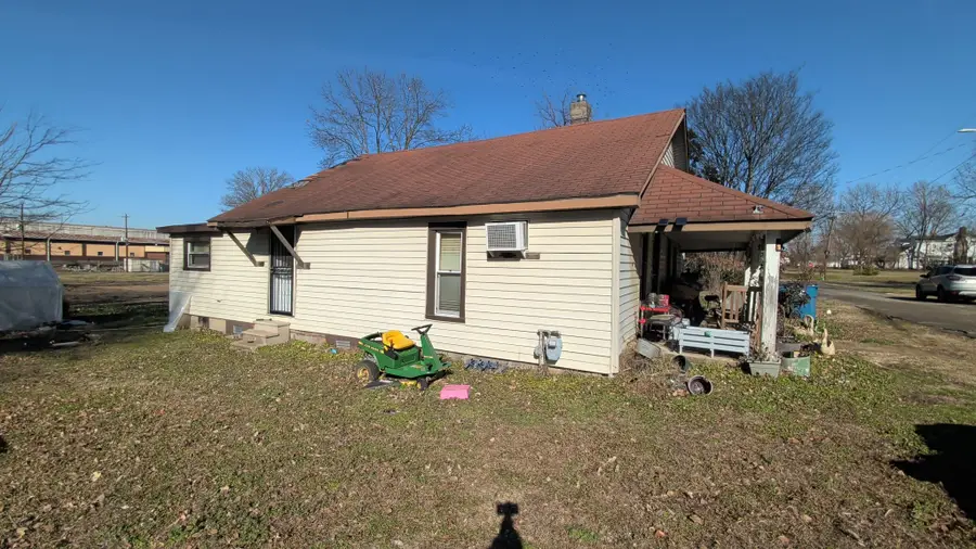 410 S Brownsville St, Trenton, TN 38382 - #2