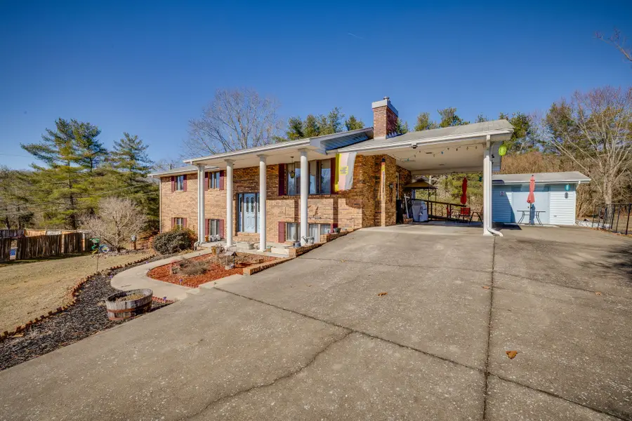 929 Nantucket Ave, Mount Carmel, TN 37645 - #2