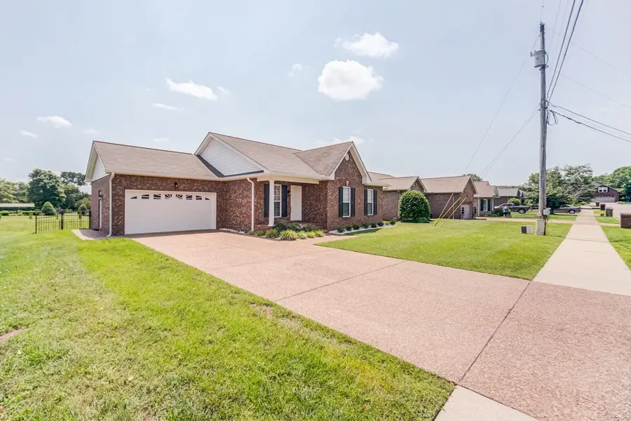 177 Hedgeway Ct, Gallatin, TN 37066 - Image #2