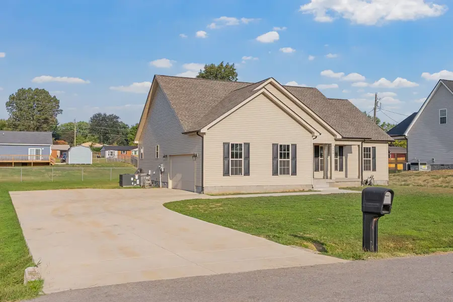 109 Morningside Dr, Clarksville, TN 37042 - #2