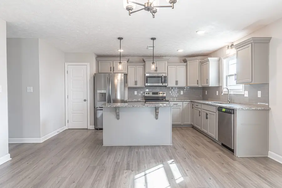 233 Cotoneaster Ln, Clarksville, TN 37043 - Image #2