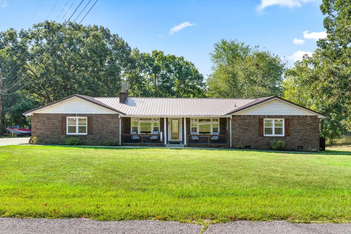 550 Lakeview Cir, Tennessee Ridge, TN 37178 - Image #1