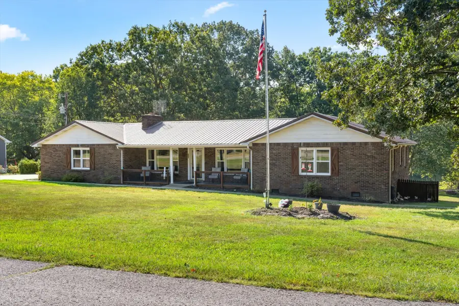 550 Lakeview Cir, Tennessee Ridge, TN 37178 - Image #2